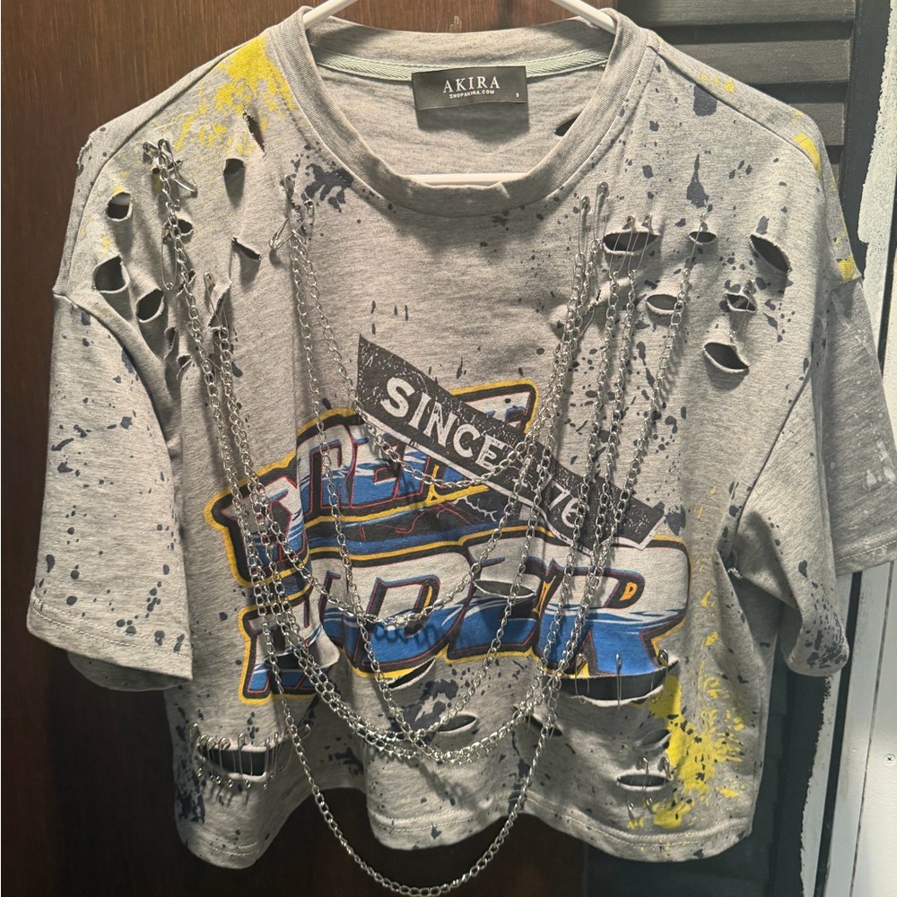 Akira distressed chain safety pin cropped graphic tee size small oversized